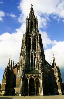 Самым высоким собором в мире является лютеранская церковь в немецком городе Ульм