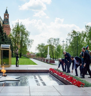 Протестанты России поклонились вечному огню